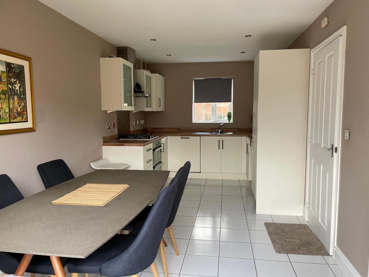 Stunning Large Detached Gloucester, 4 Beds, 3 Bedroom, 2 Bathroom Property, Nr Chelt, The Docks And Quays Sleeps 6 Экстерьер фото