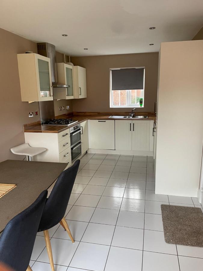 Stunning Large Detached Gloucester, 4 Beds, 3 Bedroom, 2 Bathroom Property, Nr Chelt, The Docks And Quays Sleeps 6 Экстерьер фото