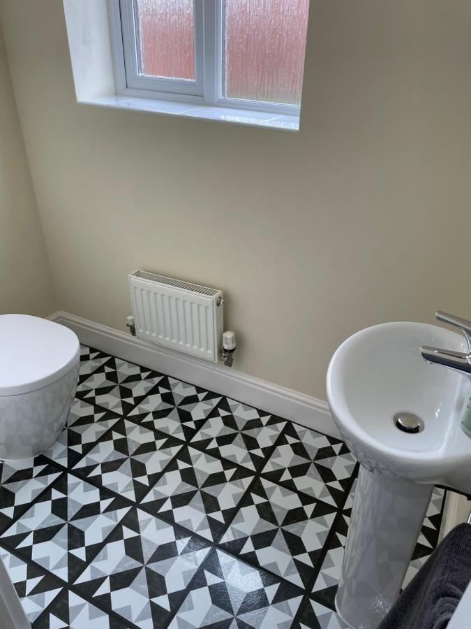 Stunning Large Detached Gloucester, 4 Beds, 3 Bedroom, 2 Bathroom Property, Nr Chelt, The Docks And Quays Sleeps 6 Экстерьер фото