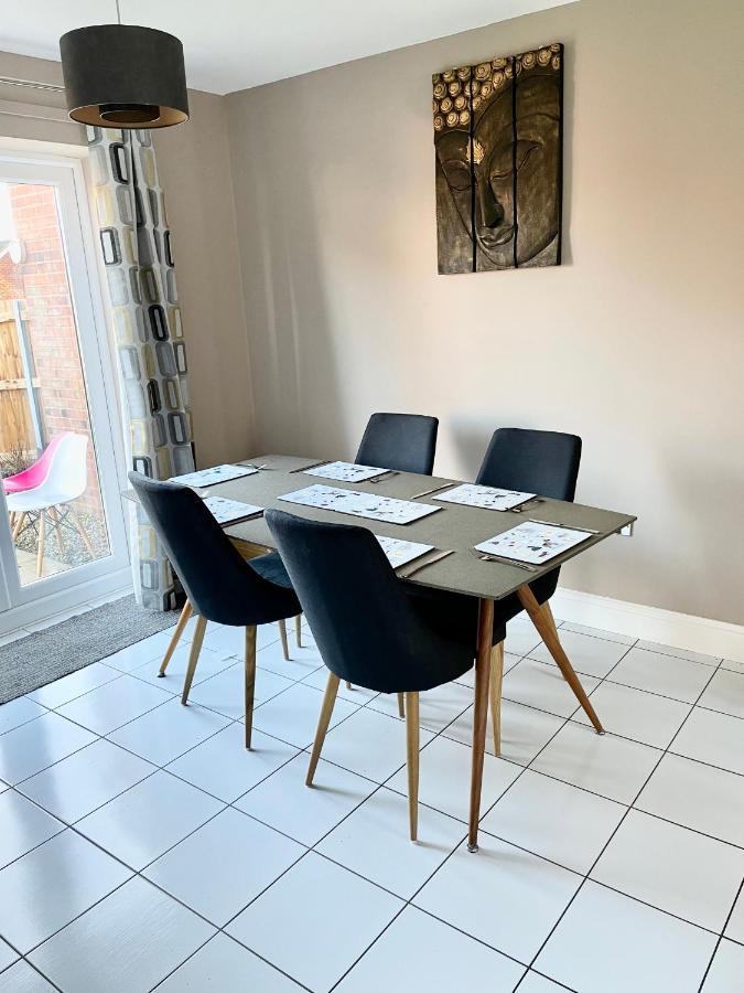 Stunning Large Detached Gloucester, 4 Beds, 3 Bedroom, 2 Bathroom Property, Nr Chelt, The Docks And Quays Sleeps 6 Экстерьер фото
